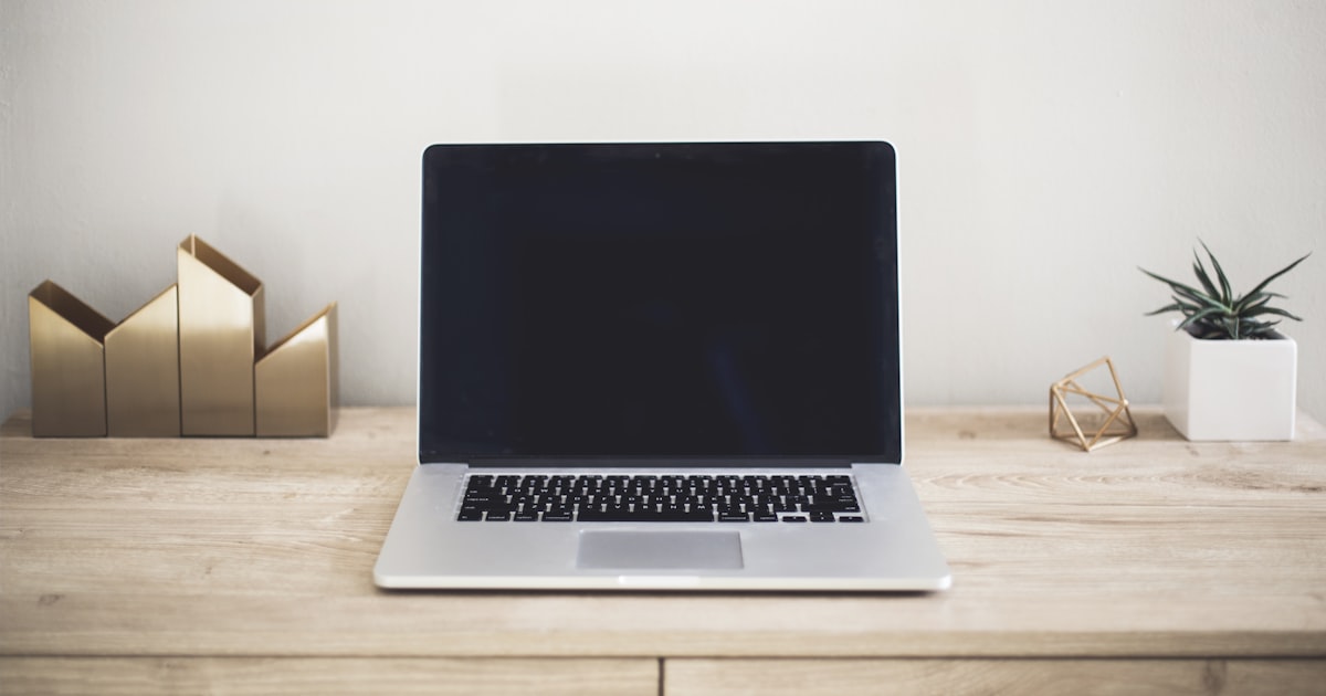 맥북에어 데스크 셋업